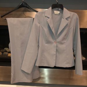 Size 9 suit set Gray jacket and pants matching set